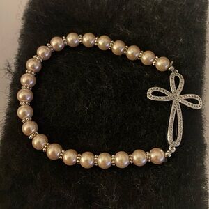 Elegant Pearl Bracelet with Silver Cross Charm
